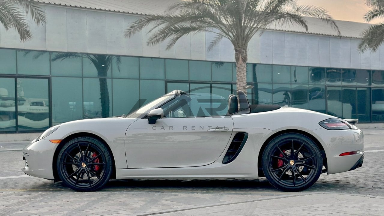 Porsche 718 Boxster 2019 in Chalk / Crayon — Dubai